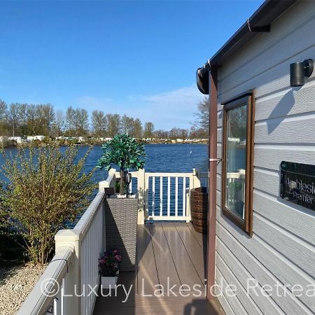 Lakeside Retreat With Hot Tub & Fishing Peg At Tattershall Lakes Country Park Hotel Buitenkant foto