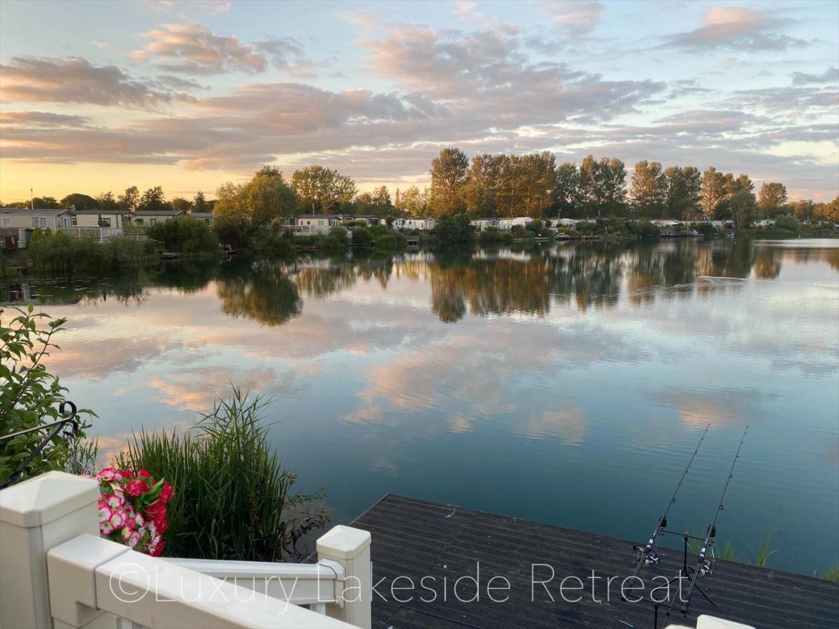 Lakeside Retreat With Hot Tub & Fishing Peg At Tattershall Lakes Country Park Hotel Buitenkant foto