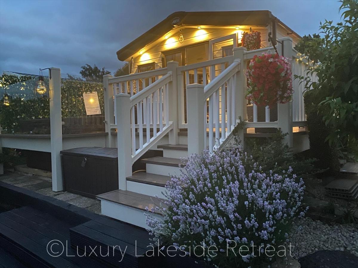 Lakeside Retreat With Hot Tub & Fishing Peg At Tattershall Lakes Country Park Hotel Buitenkant foto