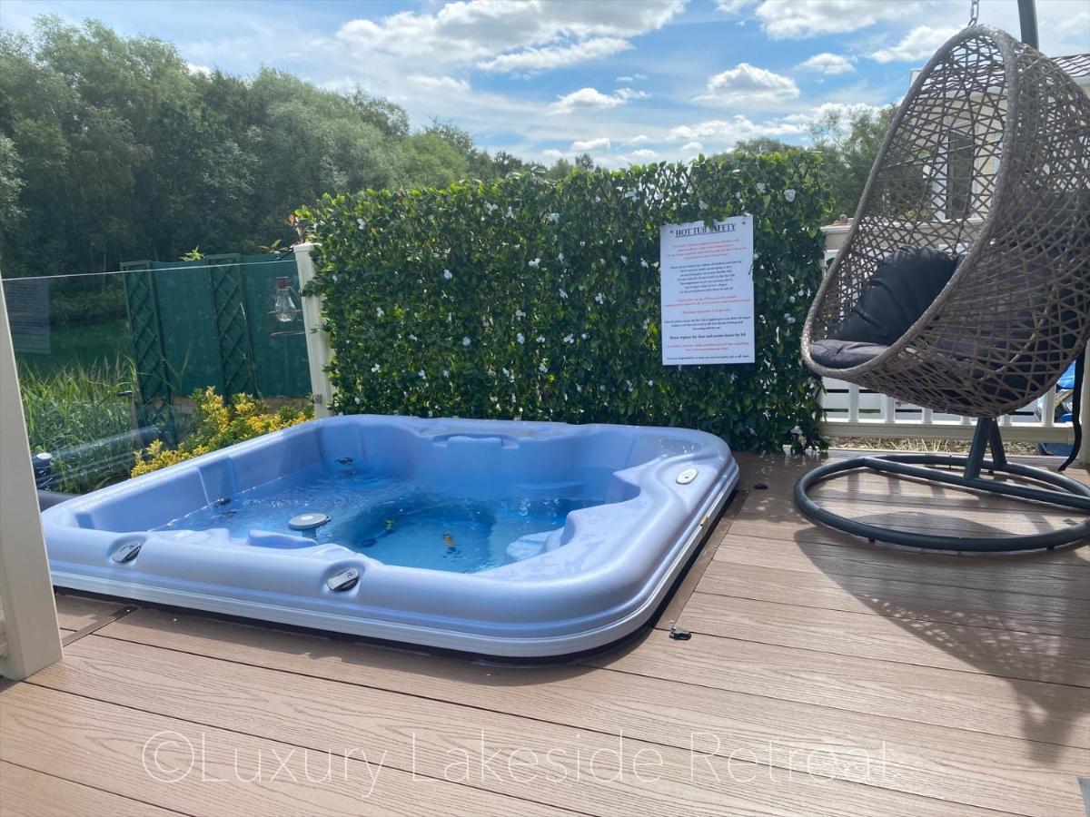 Lakeside Retreat With Hot Tub & Fishing Peg At Tattershall Lakes Country Park Hotel Buitenkant foto