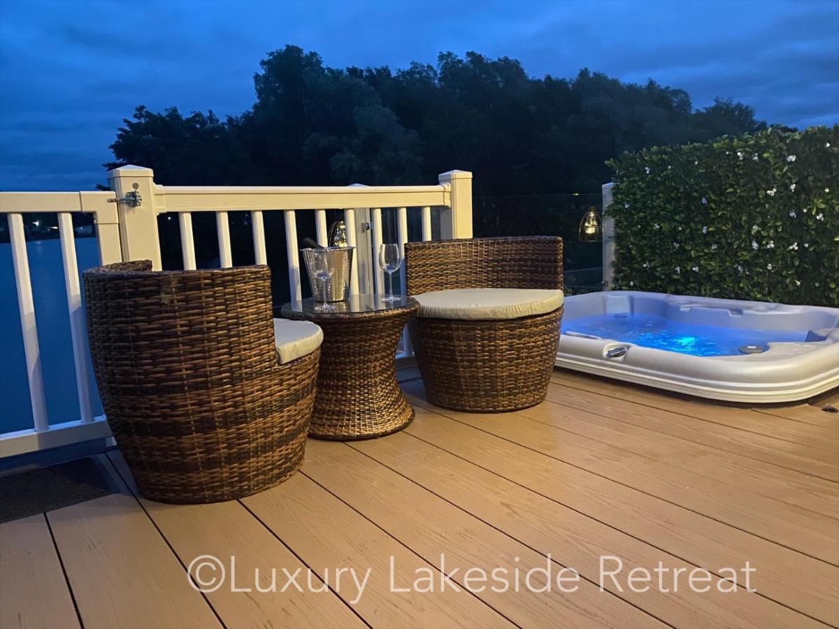 Lakeside Retreat With Hot Tub & Fishing Peg At Tattershall Lakes Country Park Hotel Buitenkant foto