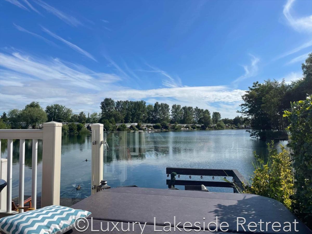 Lakeside Retreat With Hot Tub & Fishing Peg At Tattershall Lakes Country Park Hotel Buitenkant foto