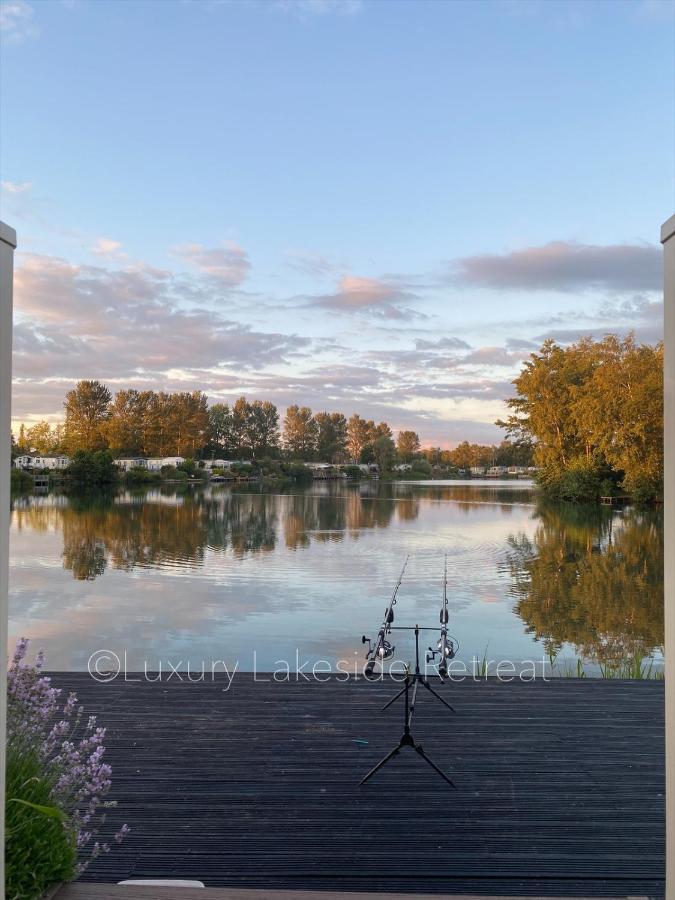 Lakeside Retreat With Hot Tub & Fishing Peg At Tattershall Lakes Country Park Hotel Buitenkant foto