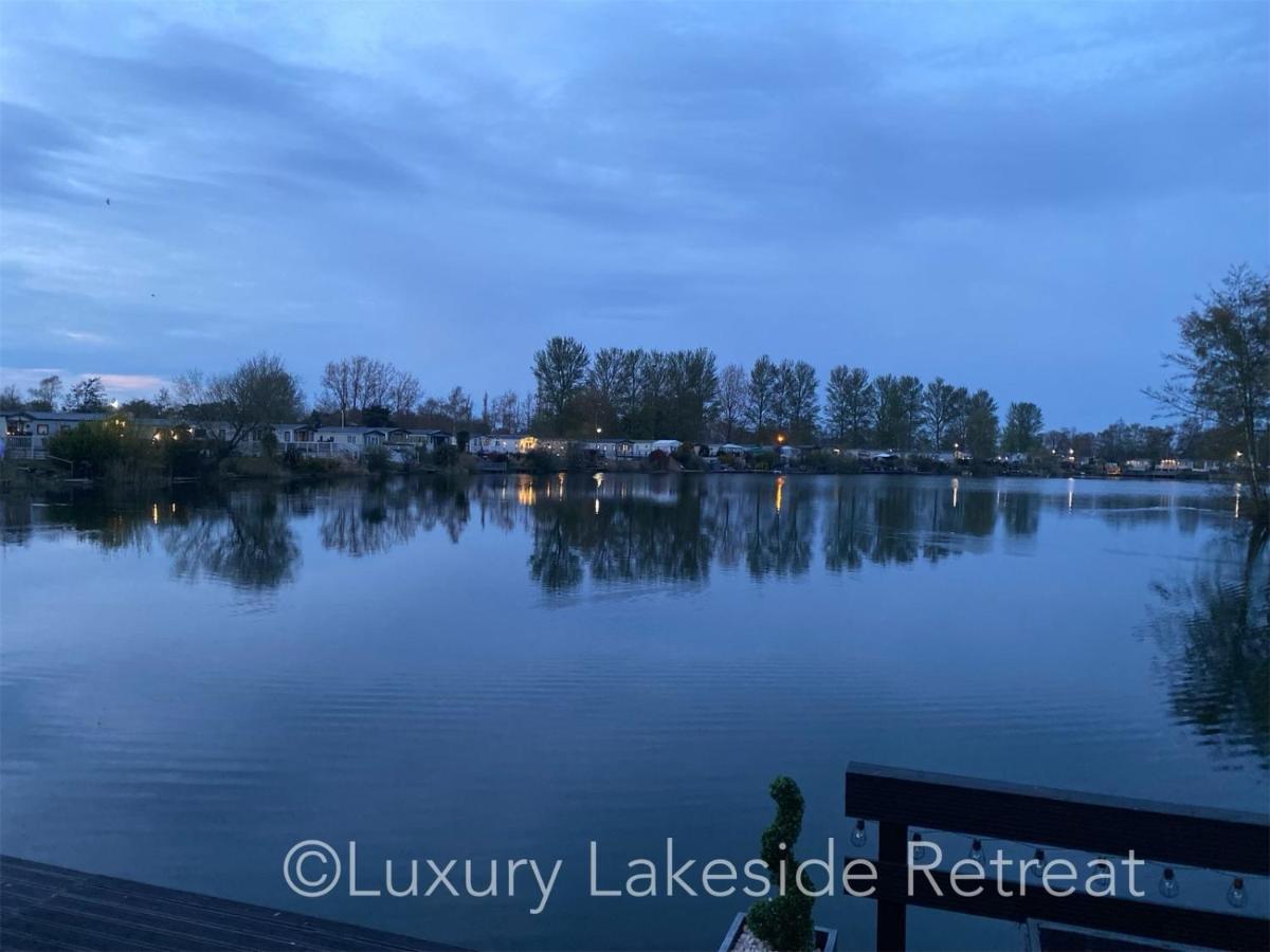 Lakeside Retreat With Hot Tub & Fishing Peg At Tattershall Lakes Country Park Hotel Buitenkant foto