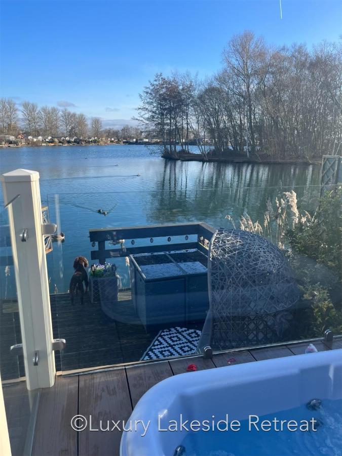 Lakeside Retreat With Hot Tub & Fishing Peg At Tattershall Lakes Country Park Hotel Buitenkant foto