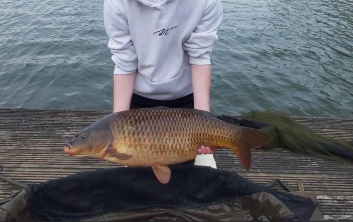 Lakeside Retreat With Hot Tub & Fishing Peg At Tattershall Lakes Country Park Hotel Buitenkant foto